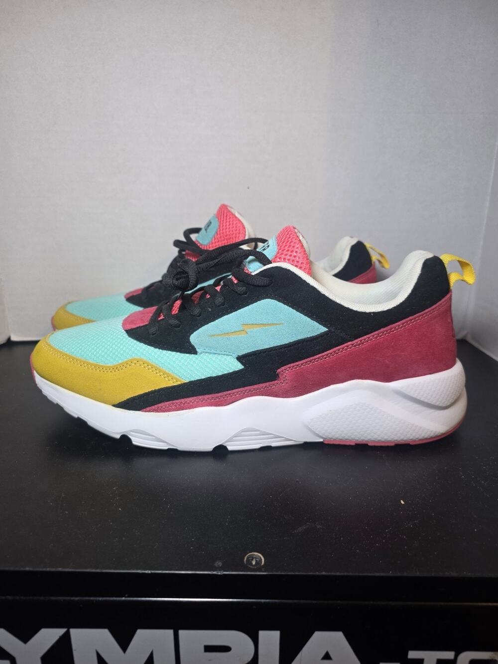 Superb Sportswear Turbo 1 lifestyle running sneakers Multicolor. Size 13
